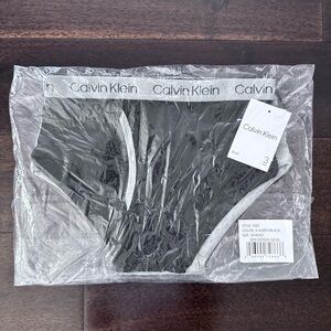 Calvin Klein Boys Black and Gray Briefs 3-pack (Size M 8/10)
